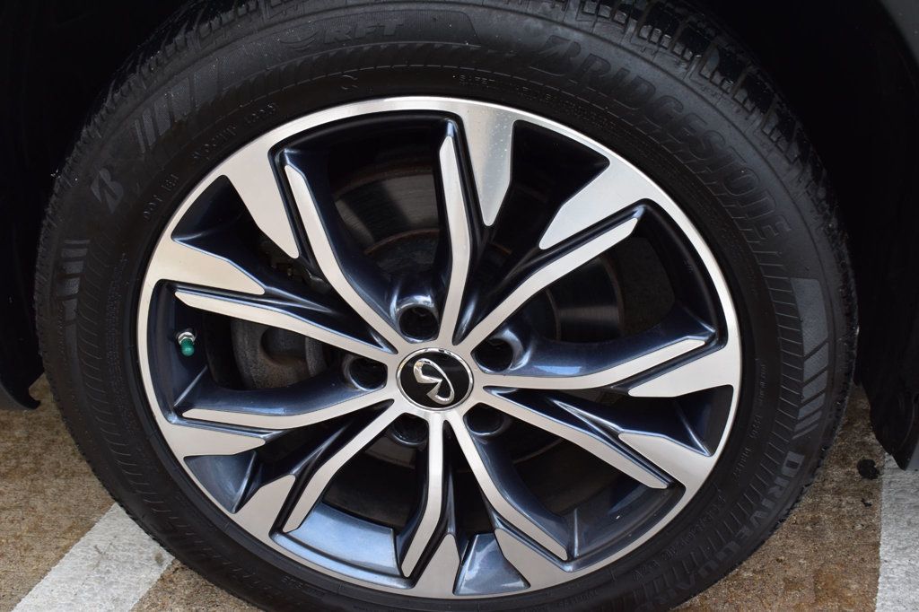 2017 INFINITI QX30 Luxury AWD - 23002055 - 76