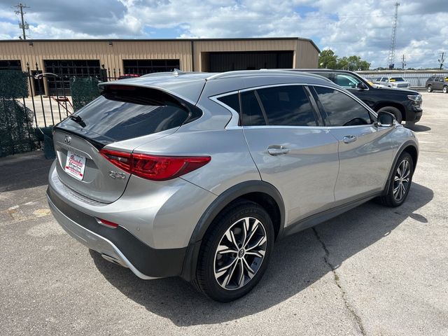 2017 INFINITI QX30 Luxury AWD - 23057124 - 3