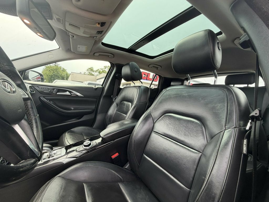 2017 INFINITI QX30 Luxury AWD - 23073703 - 9