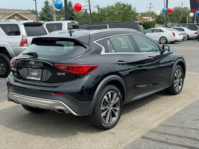 2017 INFINITI QX30 Luxury AWD - 23073703 - 4