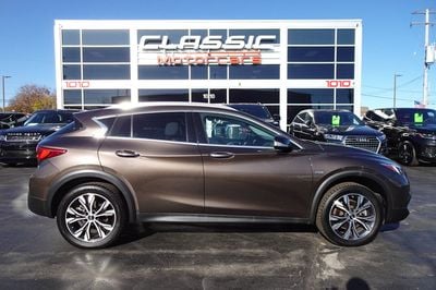 2017 INFINITI QX30