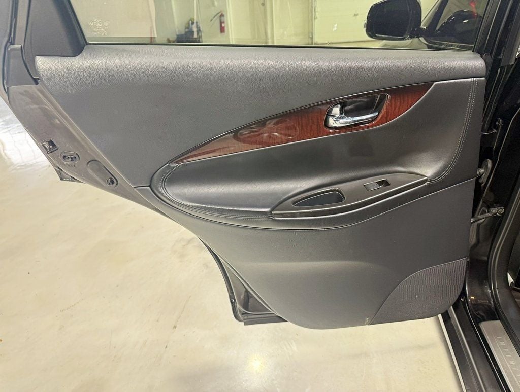 2017 INFINITI QX50 AWD - 22941357 - 32