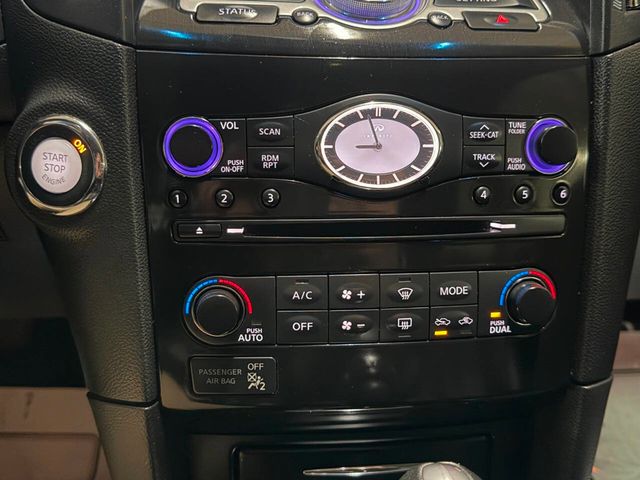 2017 INFINITI QX70 AWD - 22976697 - 40