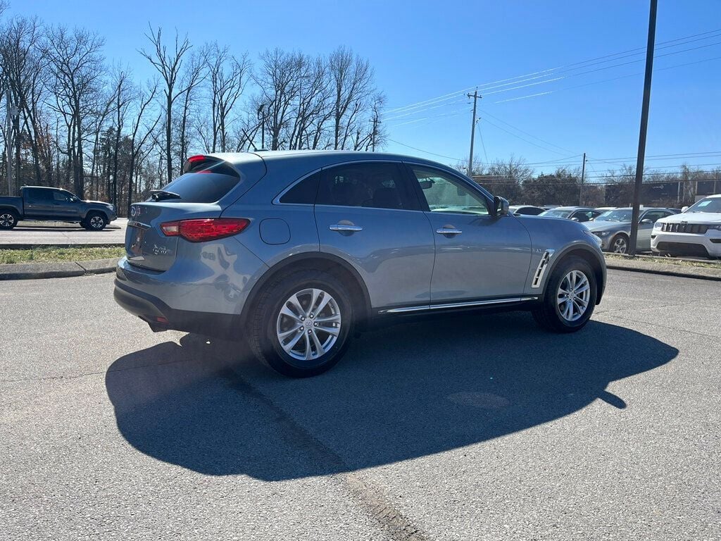 2017 INFINITI QX70 RWD - 22781490 - 4