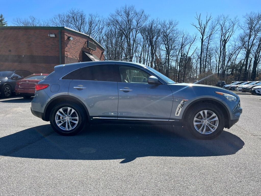 2017 INFINITI QX70 RWD - 22781490 - 5