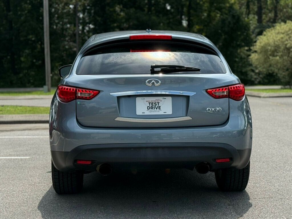 2017 Infiniti QX70 photo 4