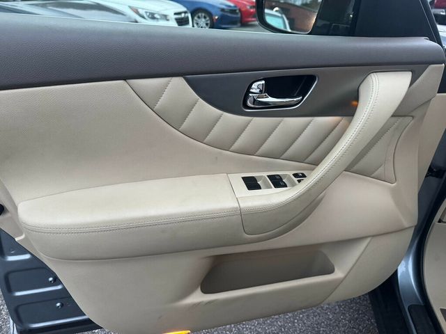 2017 INFINITI QX70 RWD - 22943230 - 9