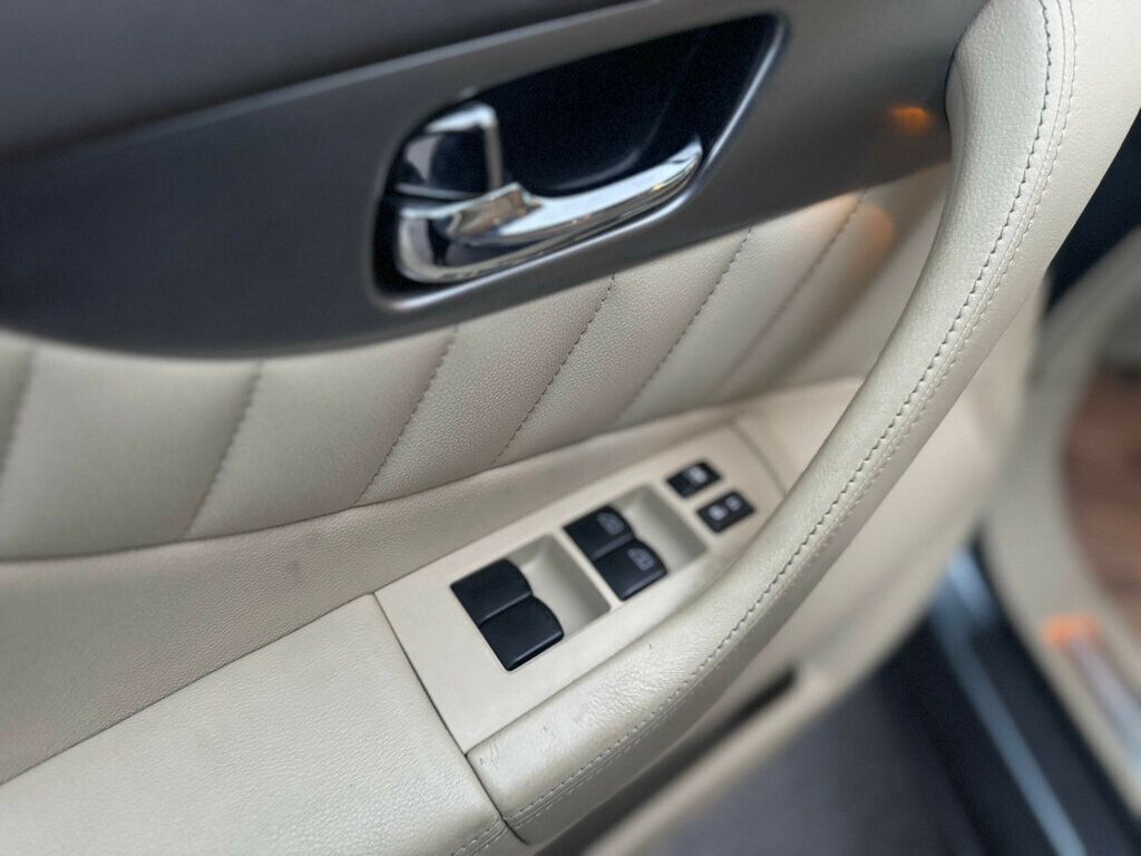 2017 INFINITI QX70 RWD - 22943230 - 10