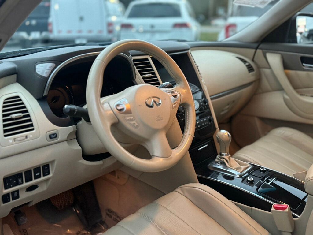 2017 INFINITI QX70 RWD - 22943230 - 14