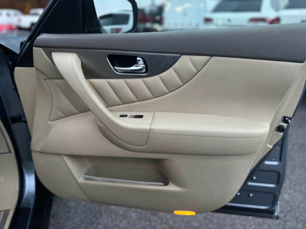 2017 INFINITI QX70 RWD - 22943230 - 23