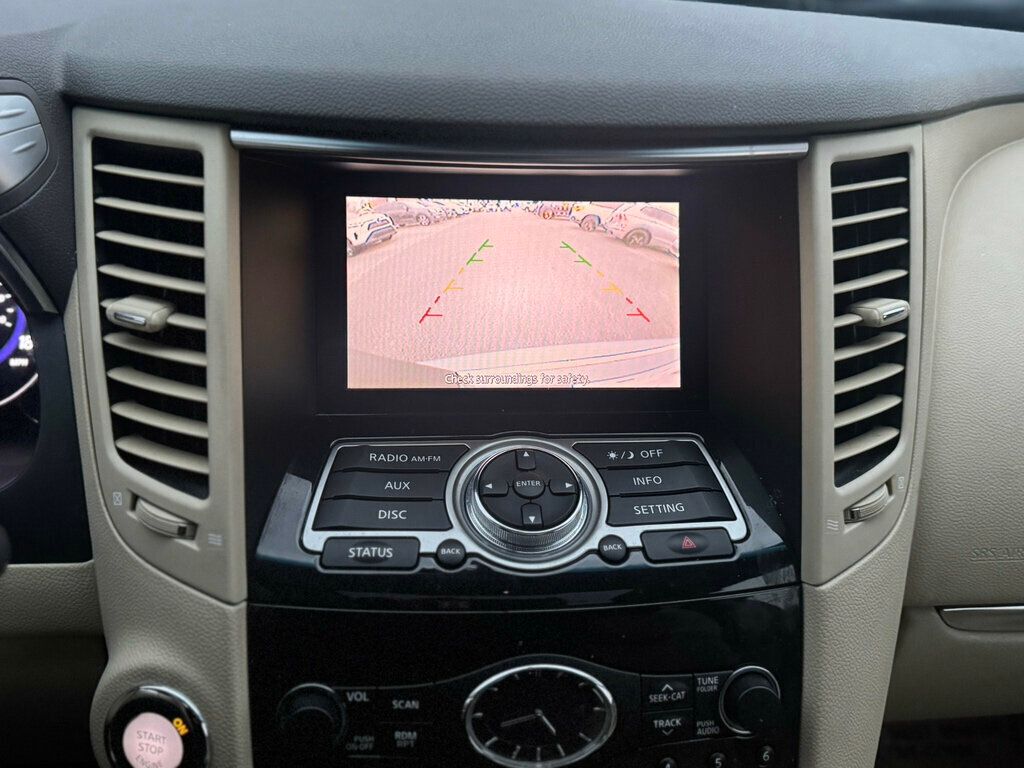 2017 INFINITI QX70 RWD - 22943230 - 28