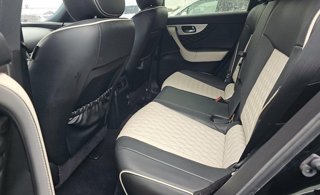 2017 INFINITI QX70 RWD - 22975609 - 9