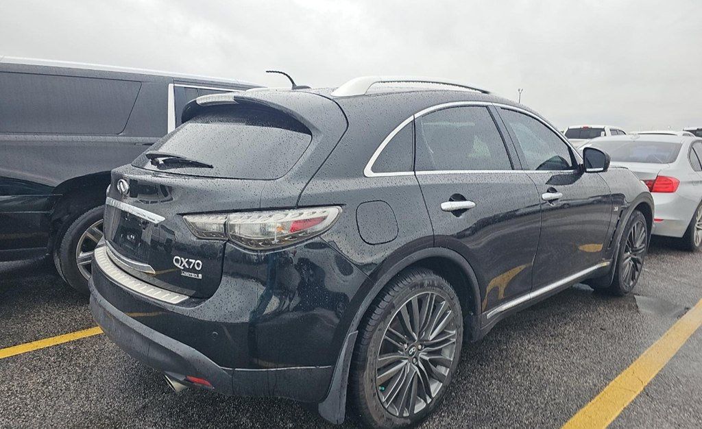 2017 INFINITI QX70 RWD - 22975609 - 1