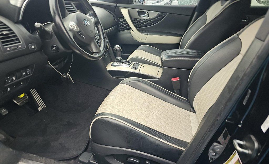 2017 INFINITI QX70 RWD - 22975609 - 5