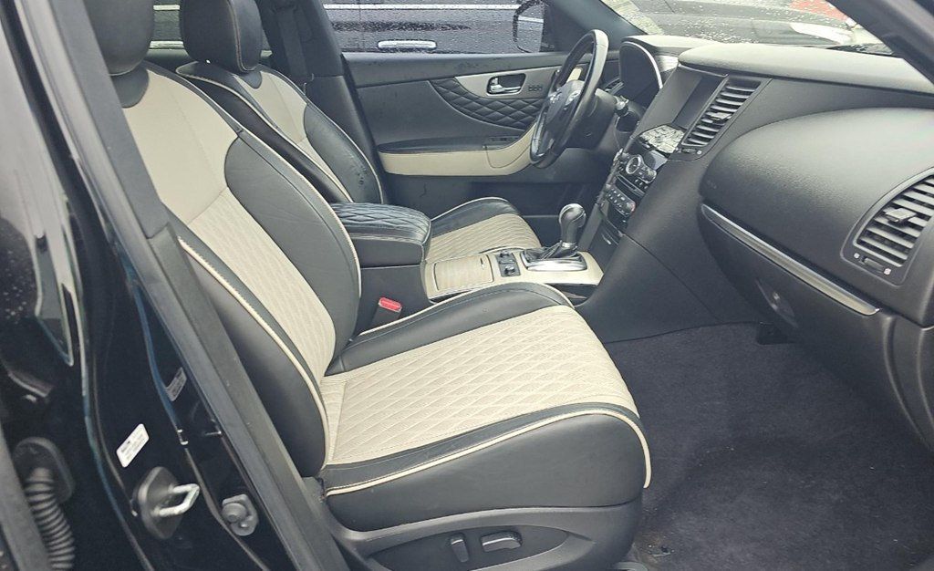 2017 INFINITI QX70 RWD - 22975609 - 6