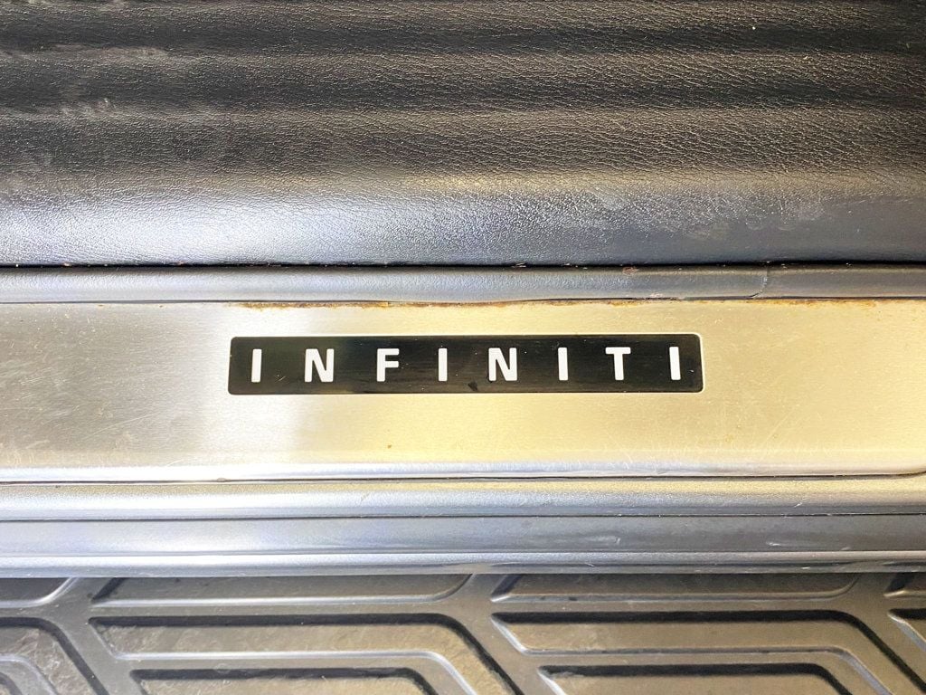 2017 Infiniti QX80 photo 22