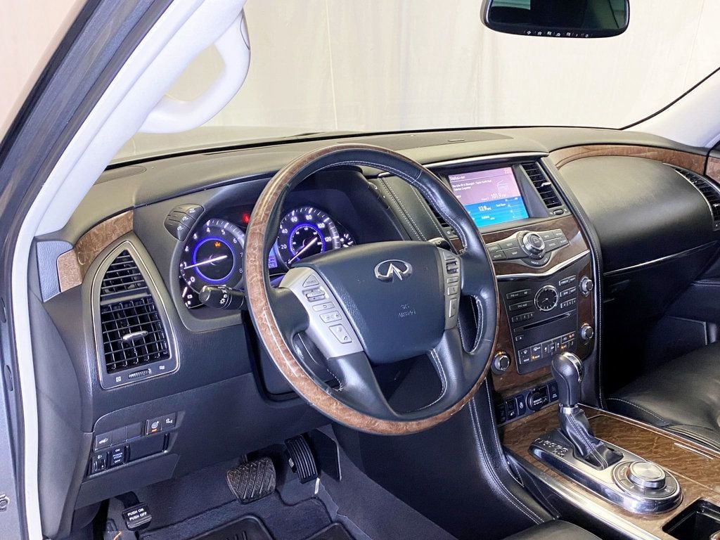 2017 Infiniti QX80 photo 25