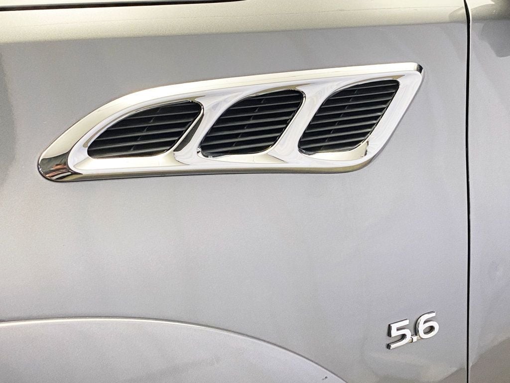 2017 Infiniti QX80 photo 2