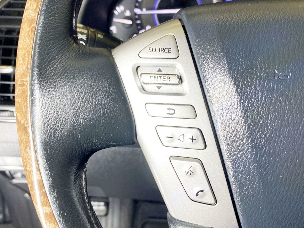 2017 Infiniti QX80 photo 28