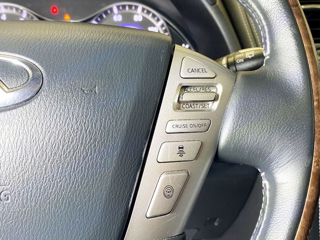2017 Infiniti QX80 photo 29