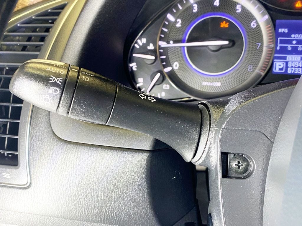 2017 Infiniti QX80 photo 30