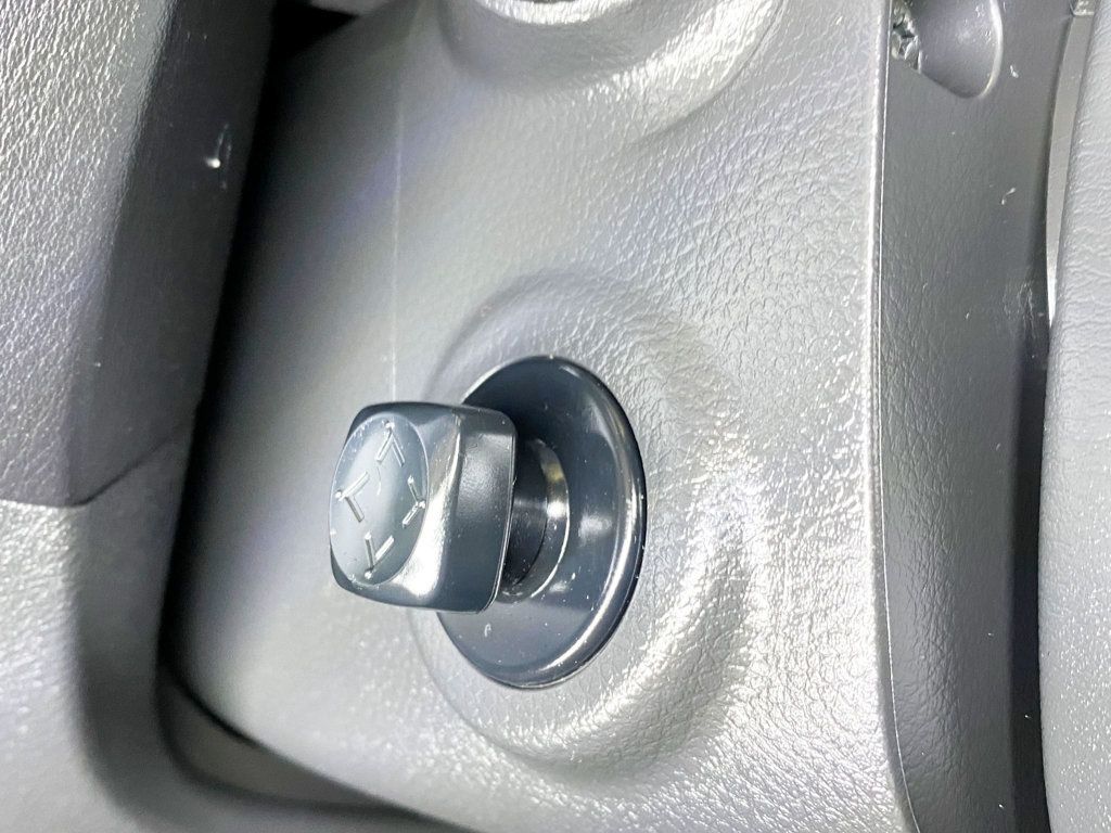 2017 Infiniti QX80 photo 31