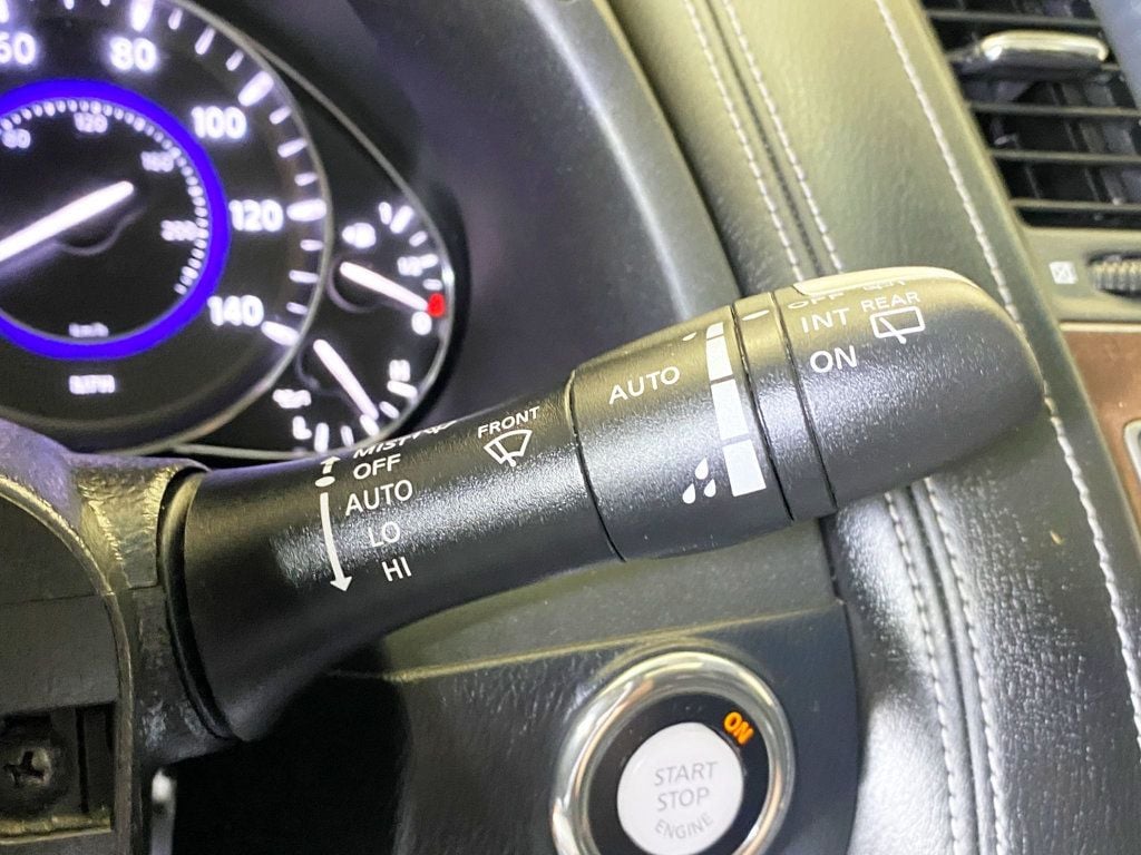 2017 Infiniti QX80 photo 32