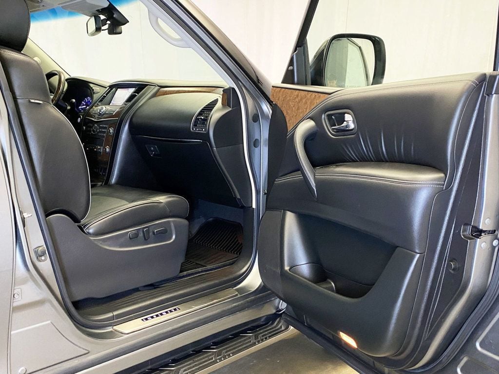 2017 Infiniti QX80 photo 45