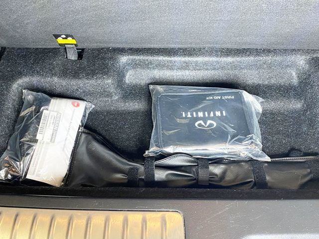 2017 INFINITI QX80 AWD - 22924535 - 75