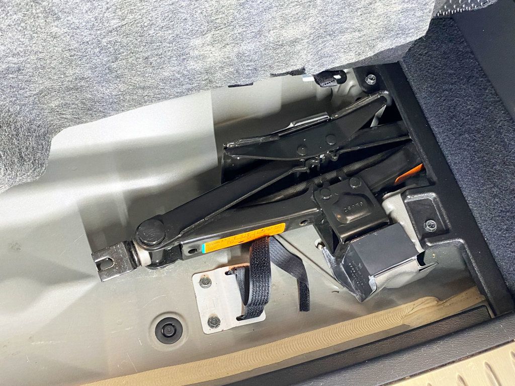 2017 INFINITI QX80 AWD - 22924535 - 76