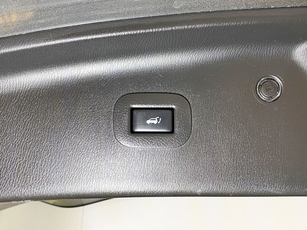 2017 INFINITI QX80 AWD - 22924535 - 77