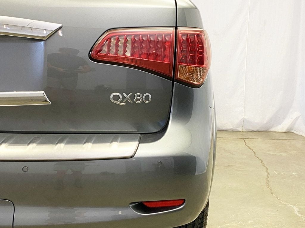 2017 Infiniti QX80 photo 8