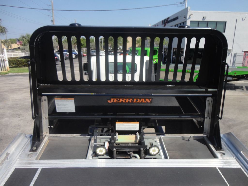 2017 Isuzu NRR 21' JERRDAN ROLLBACK TOW TRUCK. - 21831947 - 18