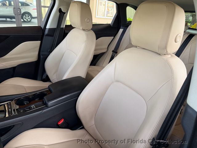 2017 Jaguar F-PACE 35t Premium AWD - 23000688 - 31