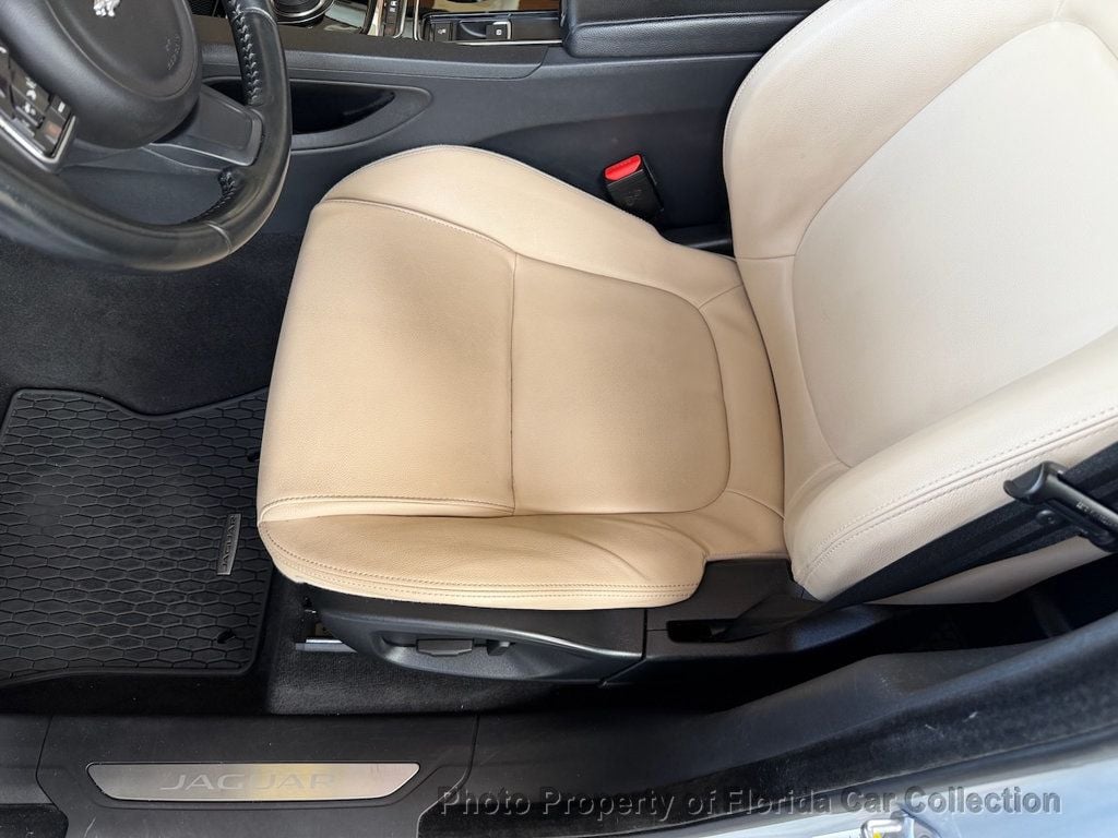 2017 Jaguar F-PACE 35t Premium AWD - 23000688 - 33