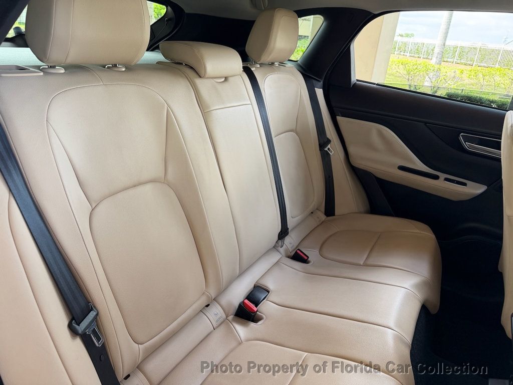 2017 Jaguar F-PACE 35t Premium AWD - 23000688 - 37