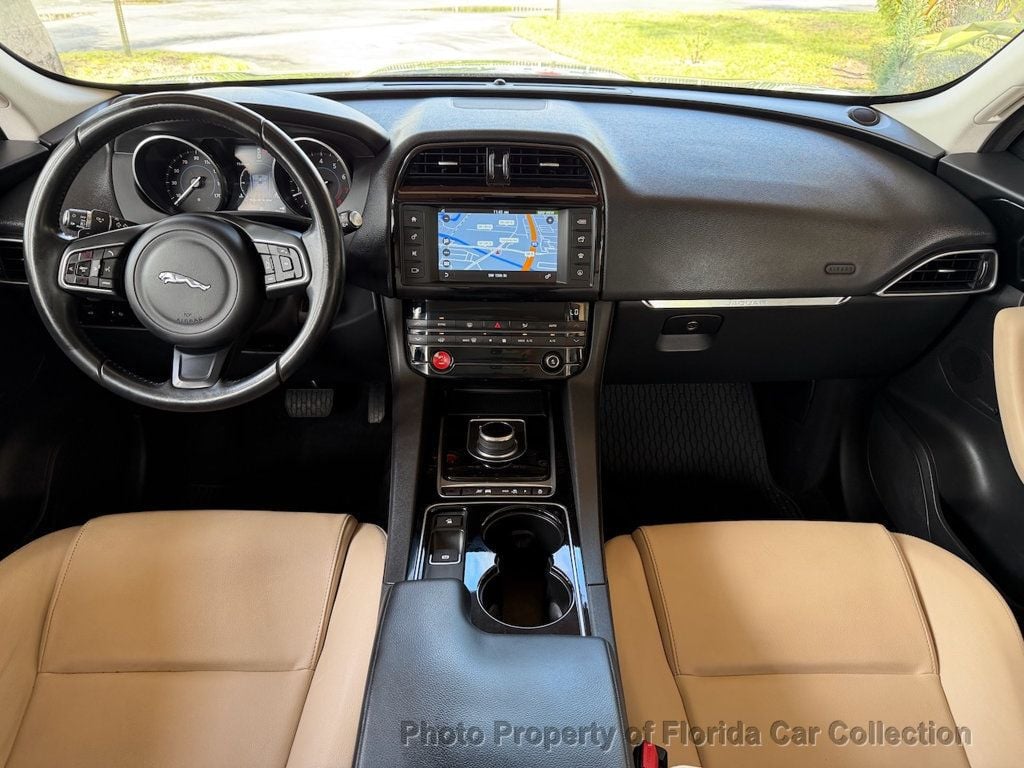 2017 Jaguar F-PACE 35t Premium AWD - 23000688 - 38