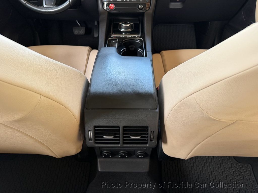 2017 Jaguar F-PACE 35t Premium AWD - 23000688 - 39
