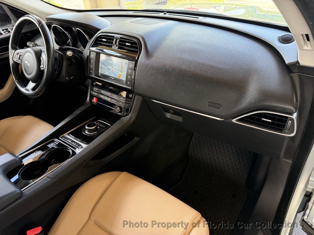 2017 Jaguar F-PACE 35t Premium AWD - 23000688 - 42