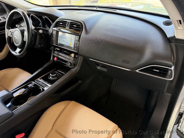 2017 Jaguar F-PACE 35t Premium AWD - 23000688 - 42