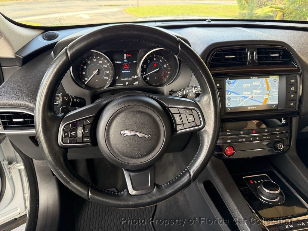2017 Jaguar F-PACE 35t Premium AWD - 23000688 - 44