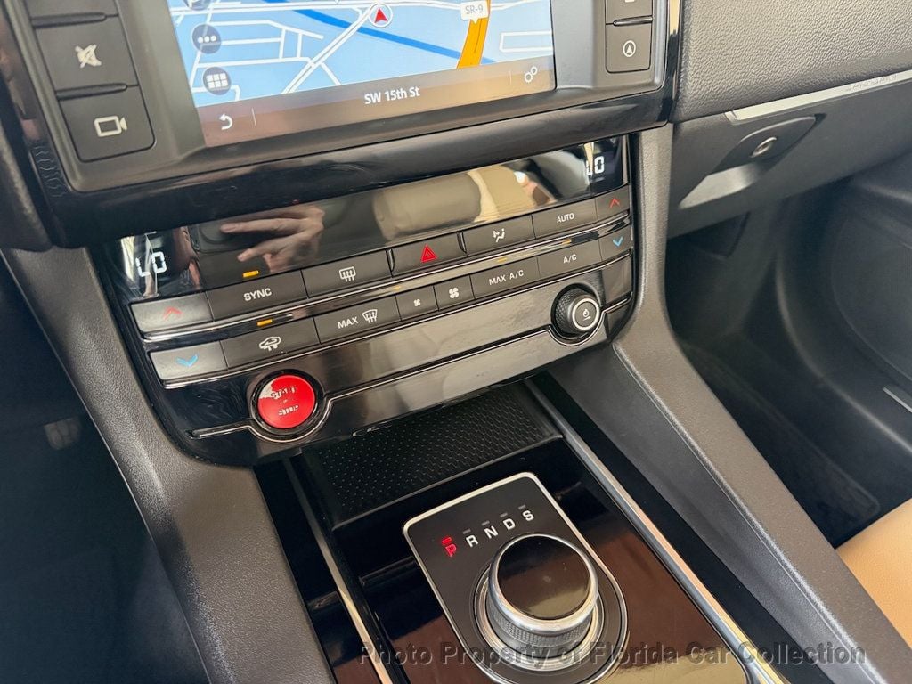 2017 Jaguar F-PACE 35t Premium AWD - 23000688 - 52