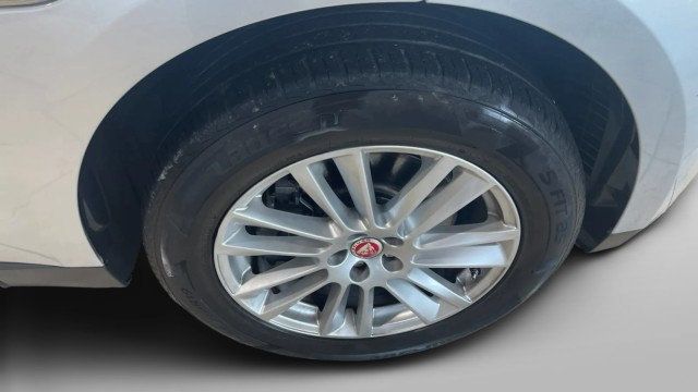 2017 Jaguar F-PACE 35t Prestige AWD - 23054039 - 4