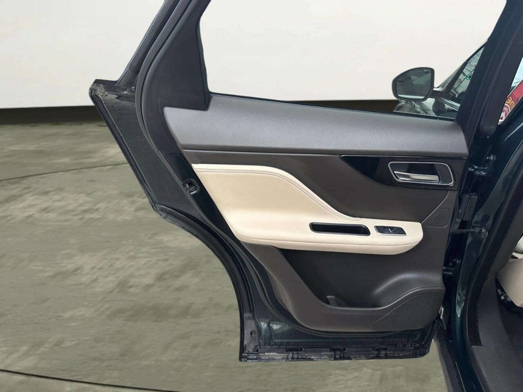 2017 Jaguar F-PACE 35t Prestige AWD - 23015329 - 11