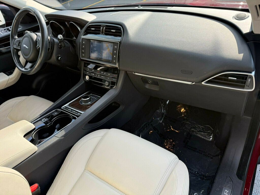 2017 Jaguar F-PACE 35t Prestige AWD - 23060482 - 9