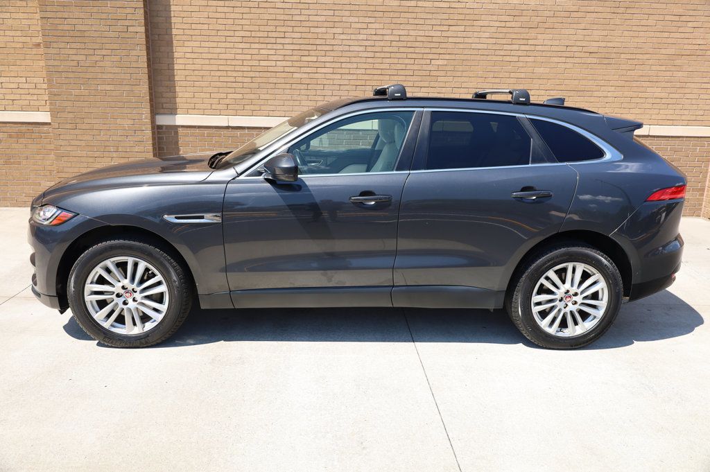2017 Jaguar F-PACE Prestige photo 2