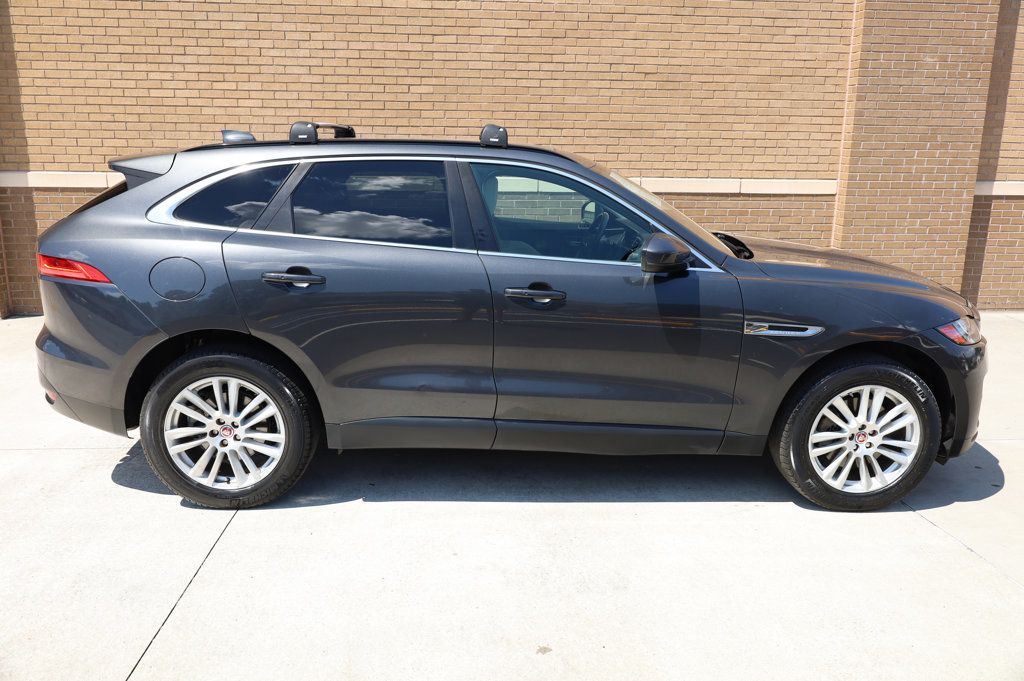 2017 Jaguar F-PACE Prestige photo 3