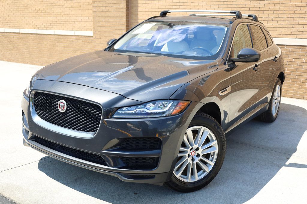 2017 Jaguar F-PACE Prestige photo 4