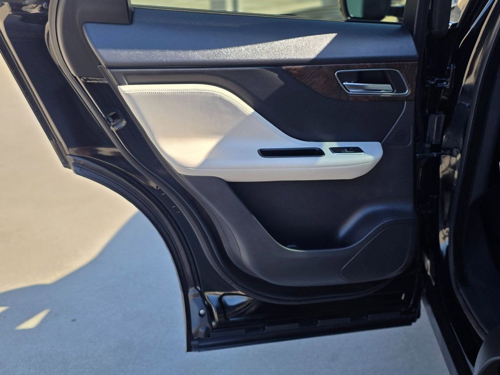 2017 Jaguar F-PACE 35t R-Sport AWD - 22982618 - 25