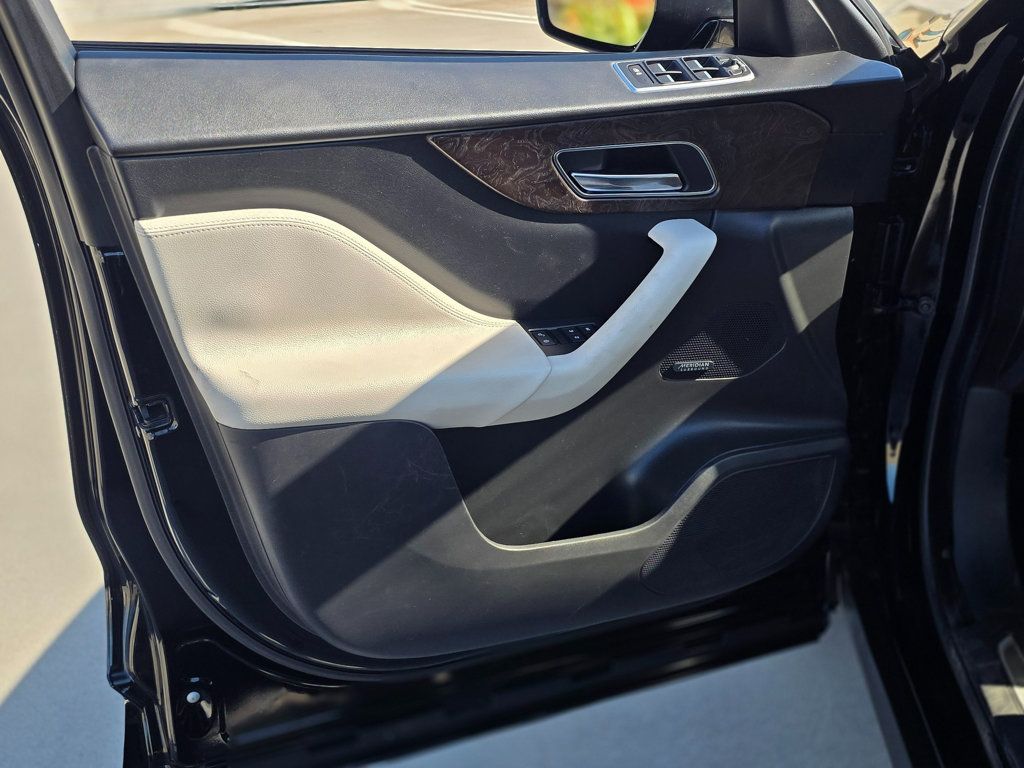 2017 Jaguar F-PACE 35t R-Sport AWD - 22982618 - 26